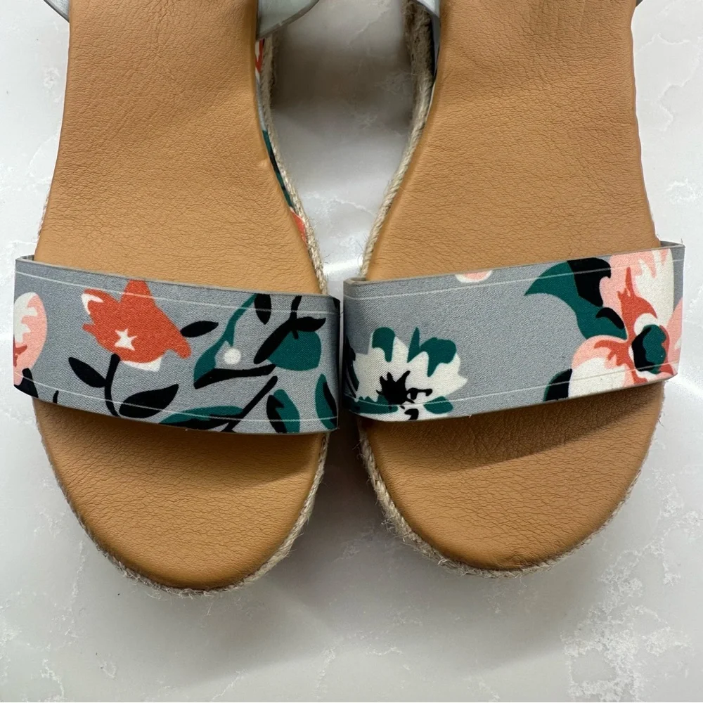 Journee Collection Valentina Floral Platform Wedge Sandals Size 9 Grey